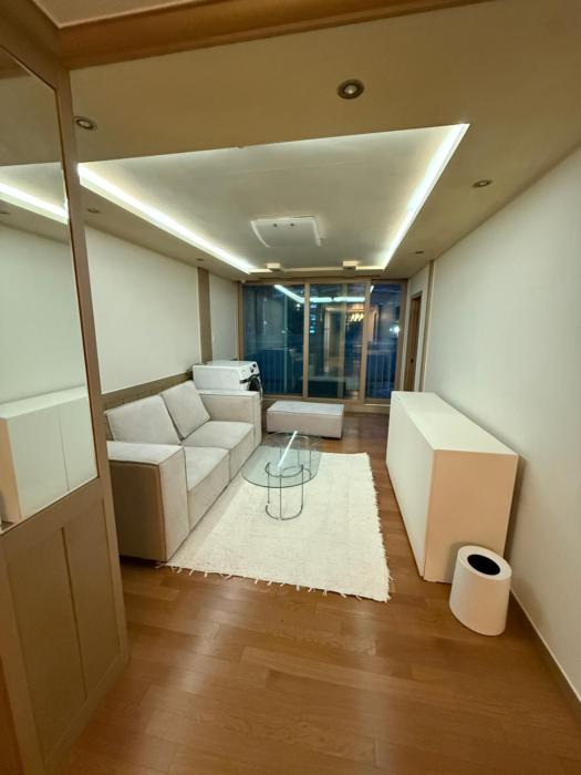 5min walk to Subway line 7