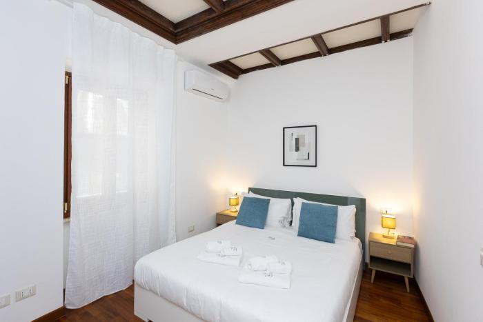 Vicolo Trevi Apartment by Rental in Rome