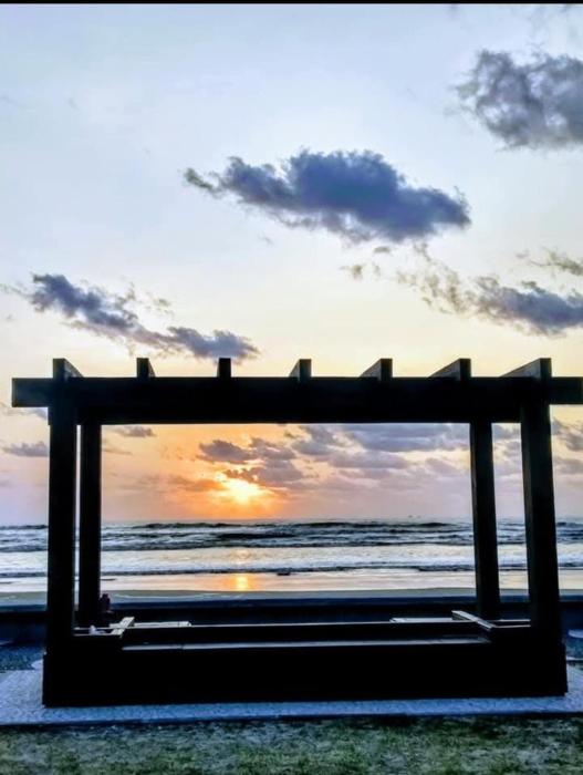 Apartamento apenas 180 metros beira-mar centro