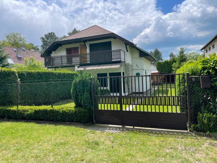 Fenyves lak Balatonszéplak