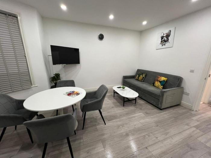 F4 Luxury Stays One bed apartment with Parking