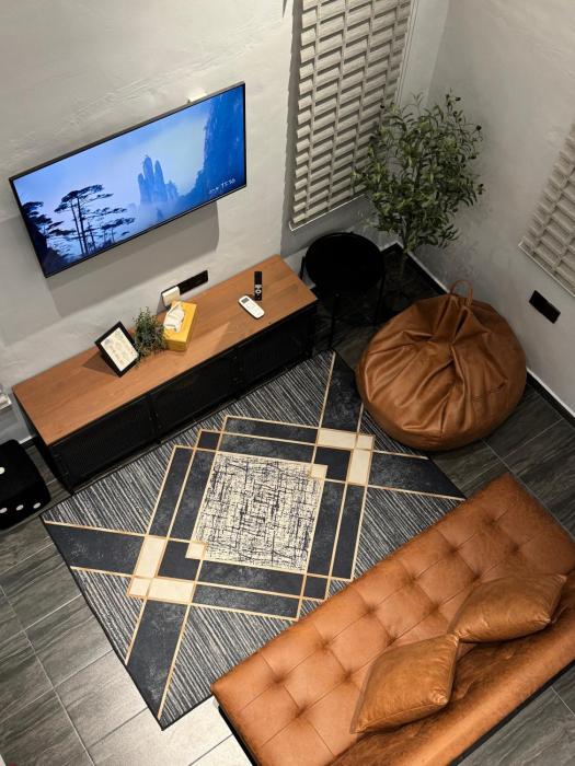 Industrial Loft Tinyhouse Homestay - 2 Queen Bed, Free Netflix, Prime & Wi-Fi Near Bukit Mertajam