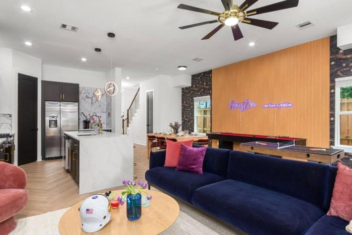 Chic 4BR Getaway Near NRG TMC