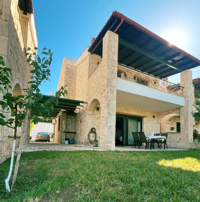 Mikael Pool Villa Paliouri