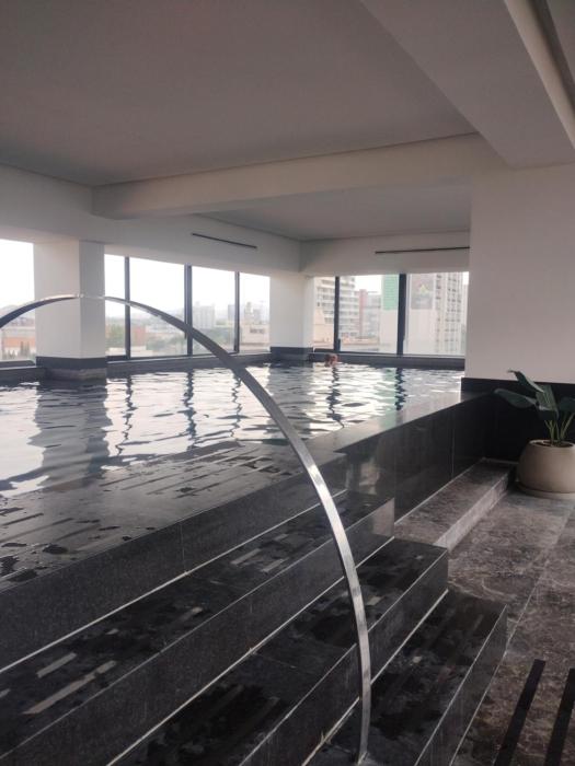 Departamento en zona de lujo con alberca y gym