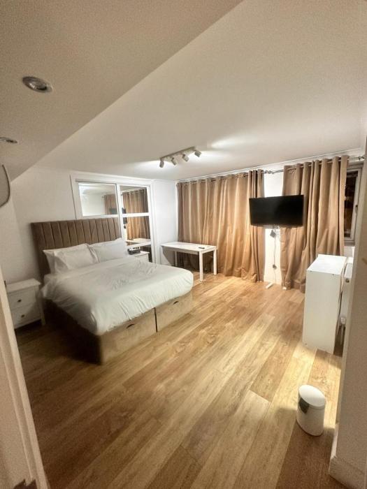 stunning property in Hyde Park