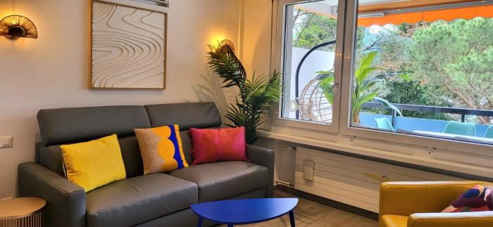 Tropical Art Apartment