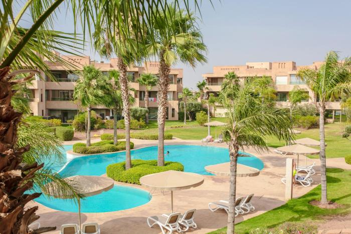 Bel appartement vue sur piscine, fibre optique, parking gratuit