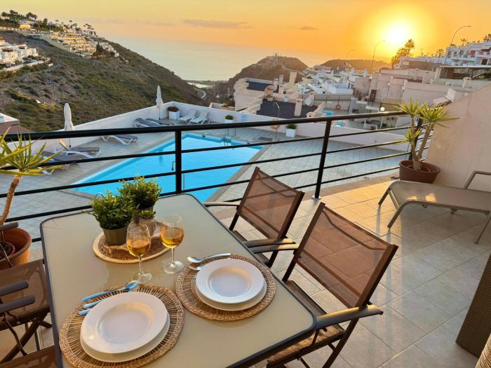 Vista Amadores by SunHousesCanarias