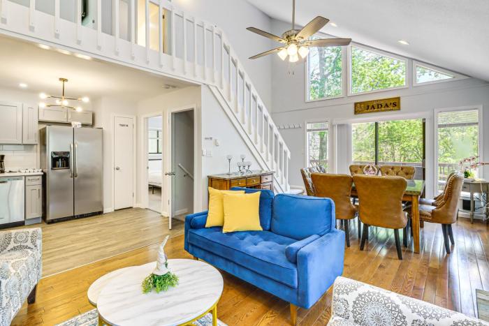 Poconos Family Home with Lake Access and Game Room