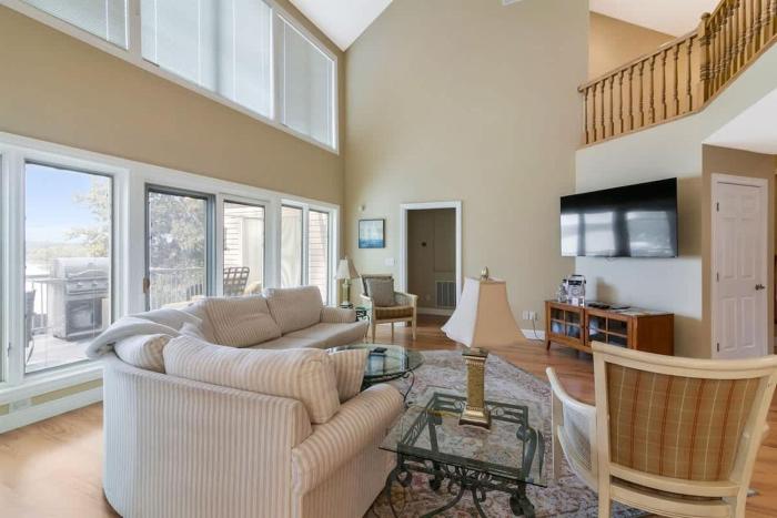 Lakefront - Home Theater, Pool Table