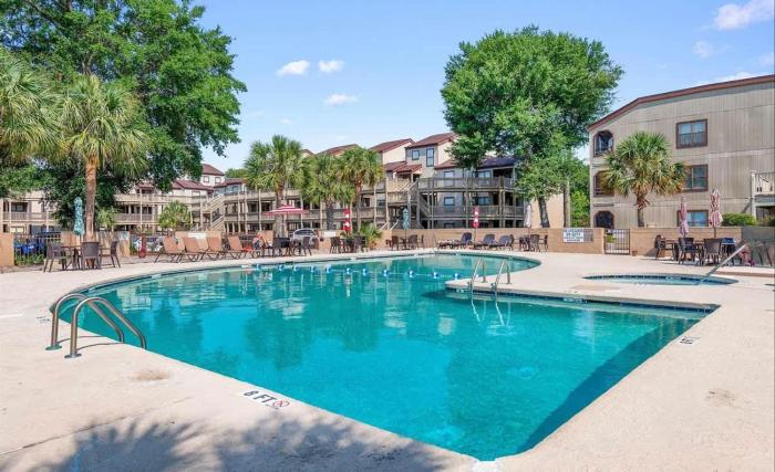 Dunes Pointe 2BR condo walk to the beach