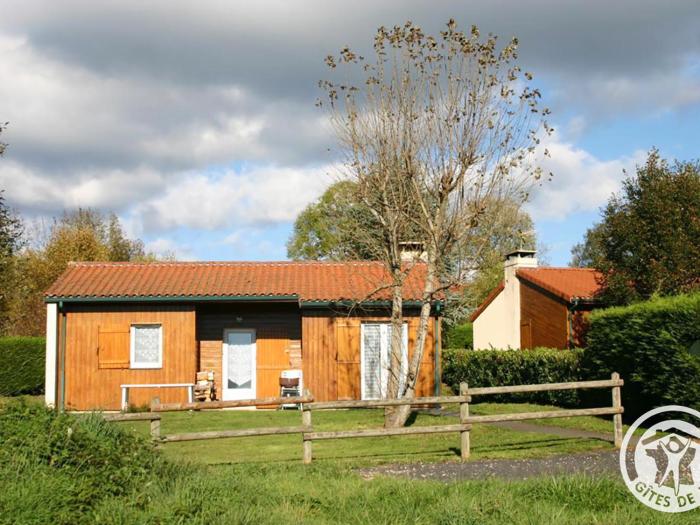 Chalet confortable avec cheminée et jardin, animaux acceptés - FR-1-496-164