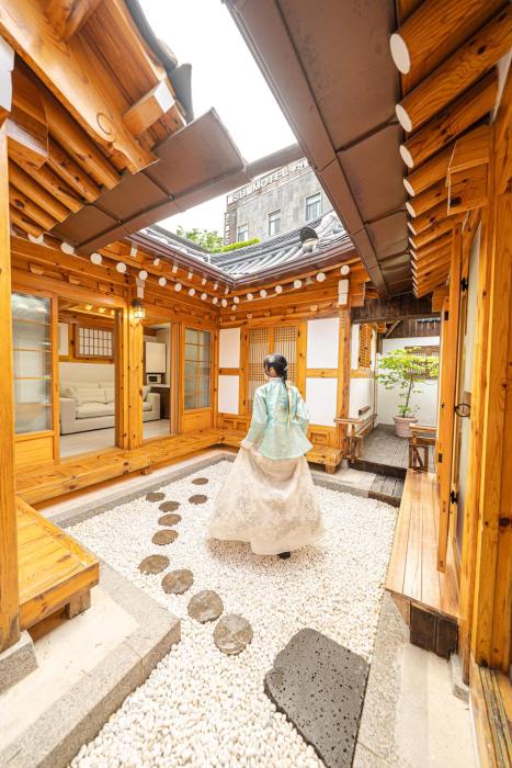 경복궁역 5분 한옥독채 "The Onda" 마당정원 야간사진명소, 6인 장기숙소