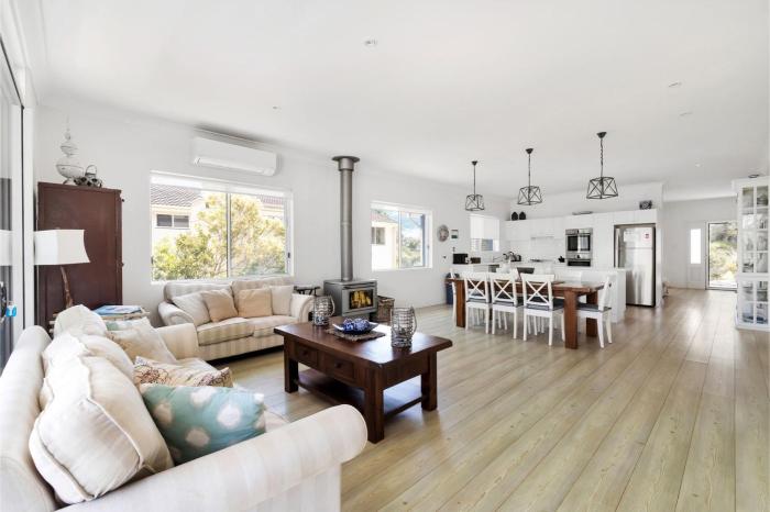 Carolines Beach House by Experience Jervis Bay