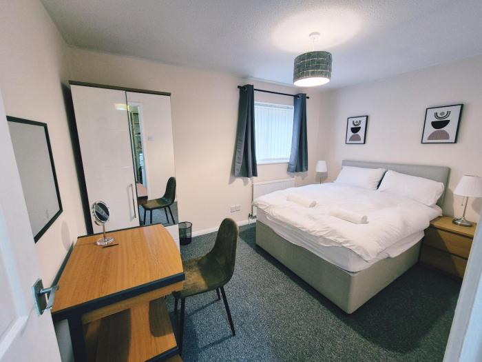 2 bed house, Rogerstone, Newport