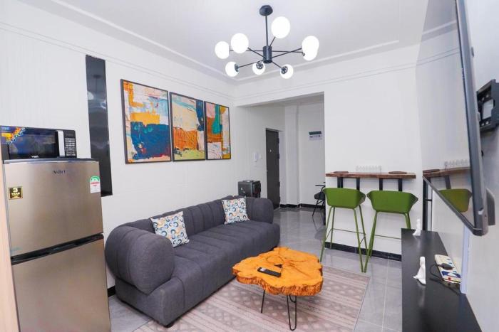 Modern 1BR and SQ, Homey Comfort