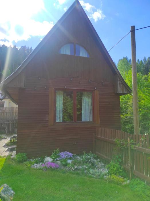Chata pre hostí s ohniskom