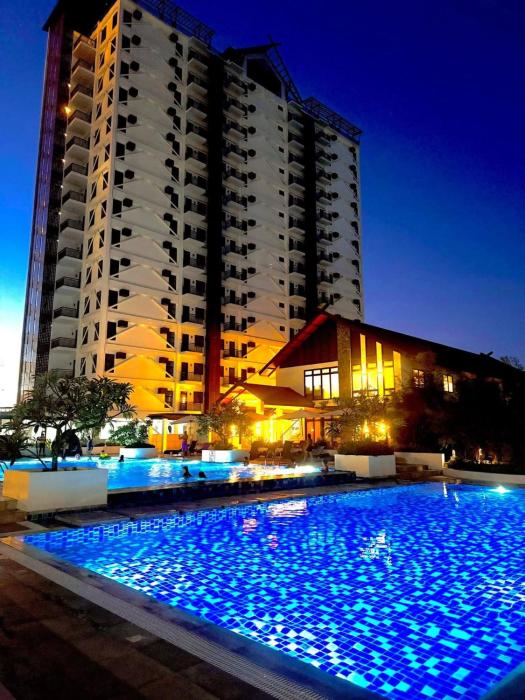 Royal Ocean Crest Mactan- 5R Staycation 1110C