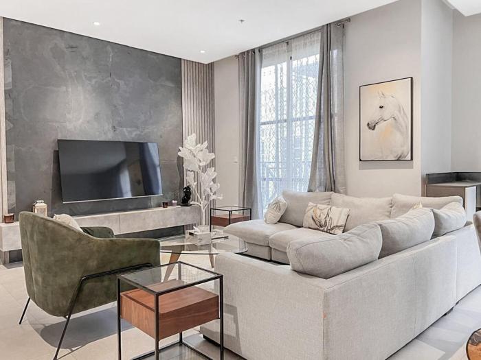 GR- Luxury 4-Bedroom Apt with private Outdoor BBQ Area