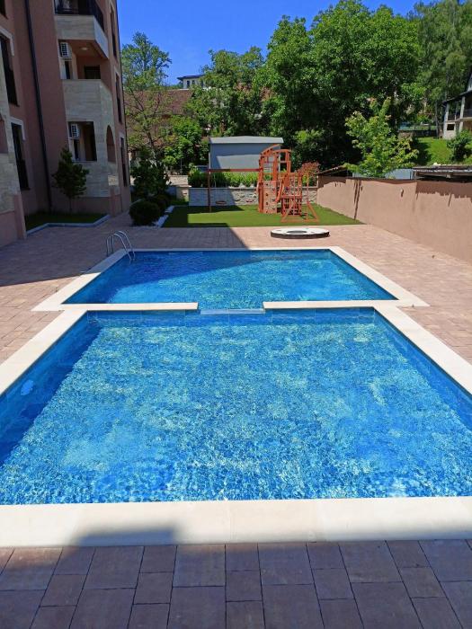 Larso Lux, free swimming pools