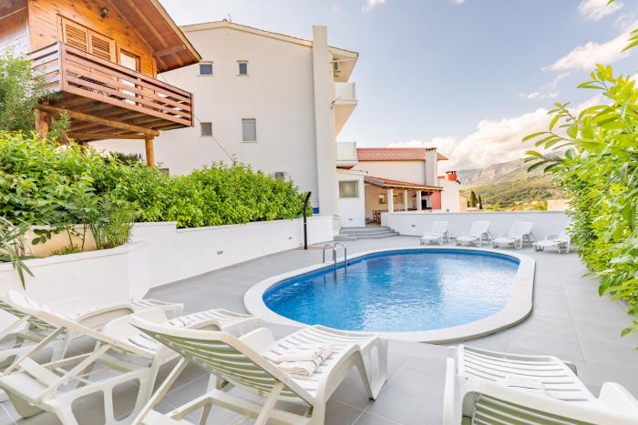 Luxury apartment Irina with private heated pool