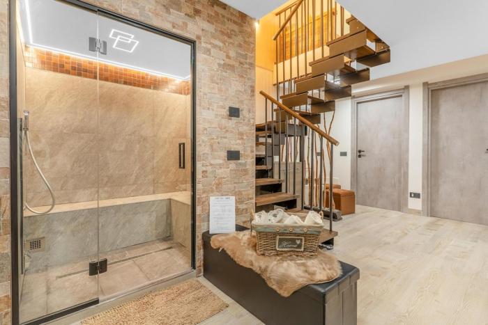 AquaLuxe with Jacuzzi, Hammam Bath and swimming pool