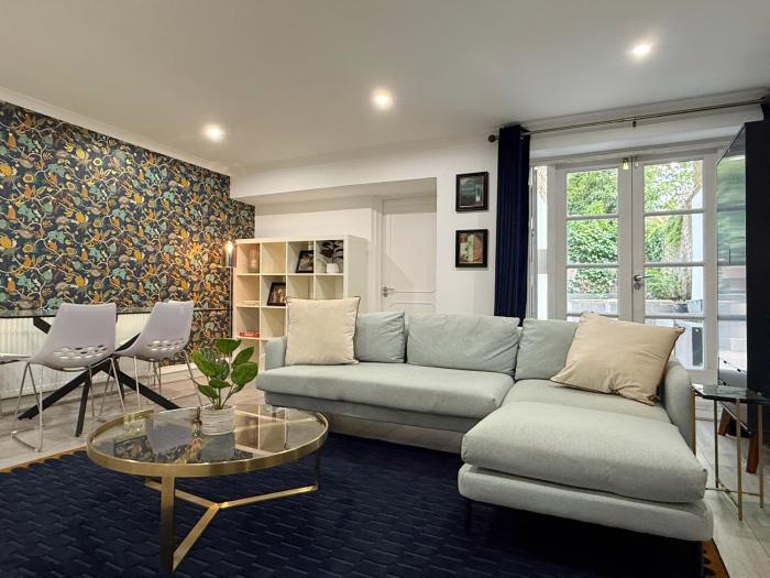 Parkers 2 bedroom apartment in Notting Hill