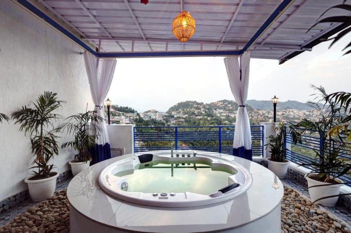 A Santorini Home - By Le Rêve 5Mins from Mall Road