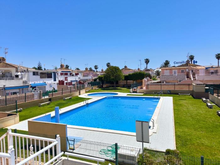 Cozy Bungalow with Private Terrace and Communal Pool in Torrevieja