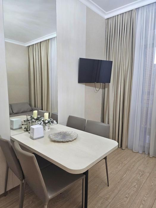 Spacious apartment by the sea