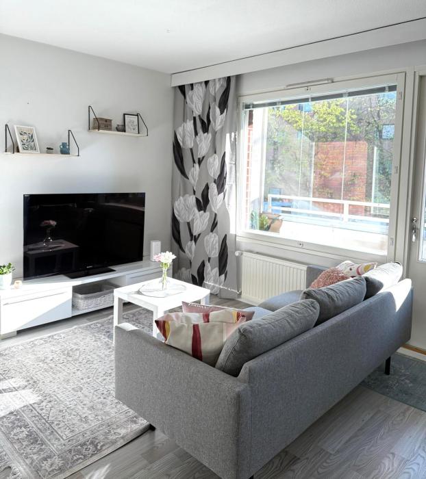 Kaunis keskustayksiö parvekkeella,wifi,free parking