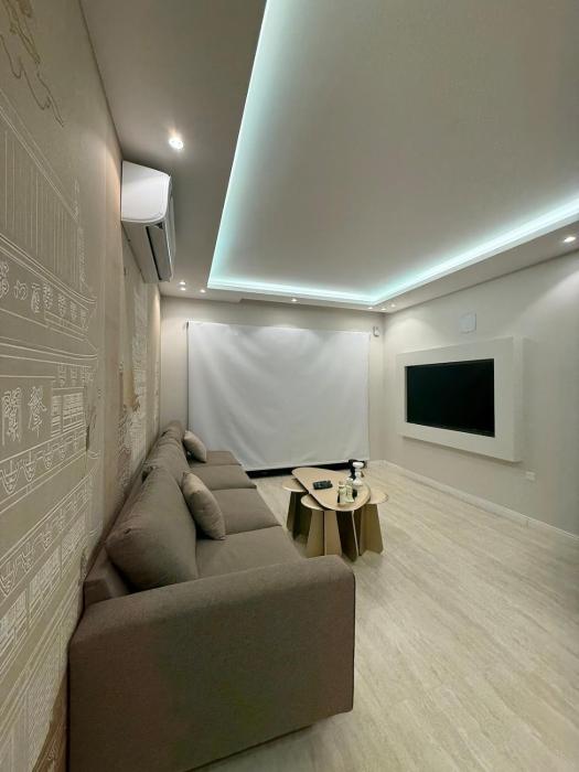 Luxury room and salon in Al Aqeeq