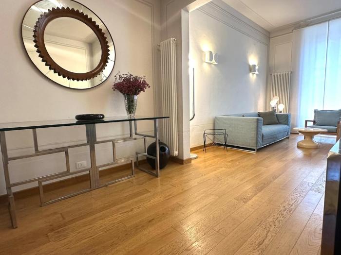 Sea view design apartment in centre