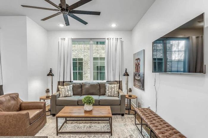 Highland Station - Private Rooftop - Sleeps 14