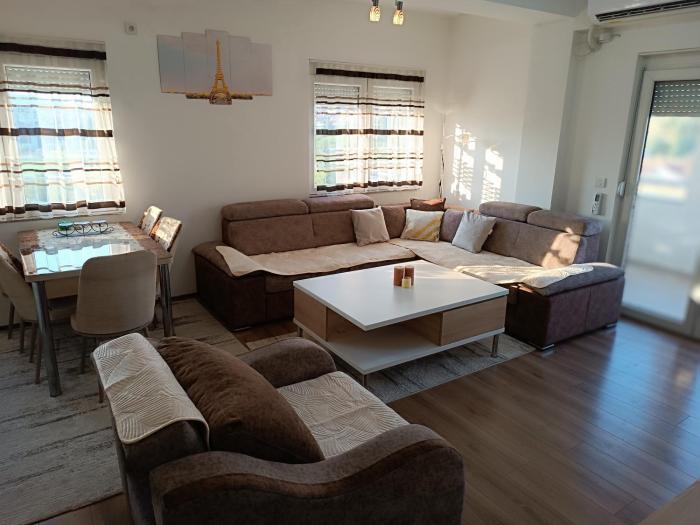 Ariel 4 Apartment