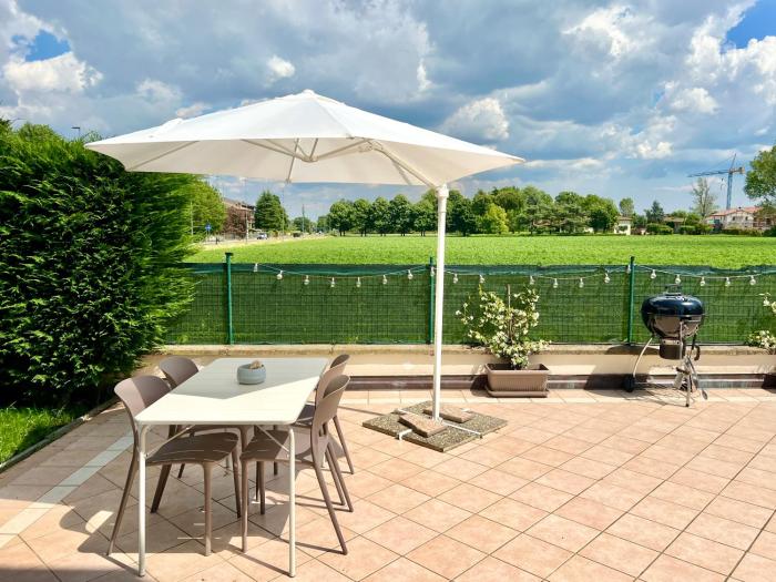 The Beekeeper, country escape & terrace near Parma