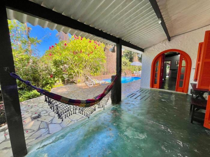 Casa rústica com piscina a 300mts da praia