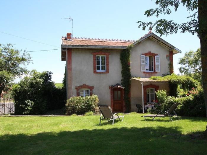 Maison de charme avec grand parc pour des vacances en famille au cœur de lAuvergne - FR-1-582-278