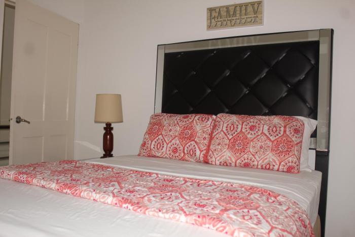 Charming Serene Penthouse with Pool & Gym New Kingston