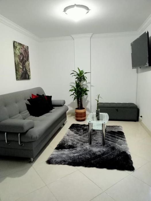 Apartamento renovado parque La Floresta, reserva minimo de 21 dias