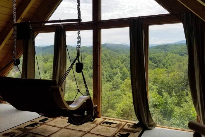 Peek-A-View*Romantic Swing MountnView Hottub