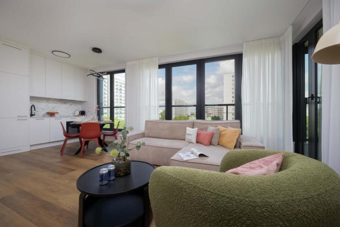 Grzybowska Sophisticated Apartments with Balcony & Parking in the Center of Warsaw by Renters Prestige