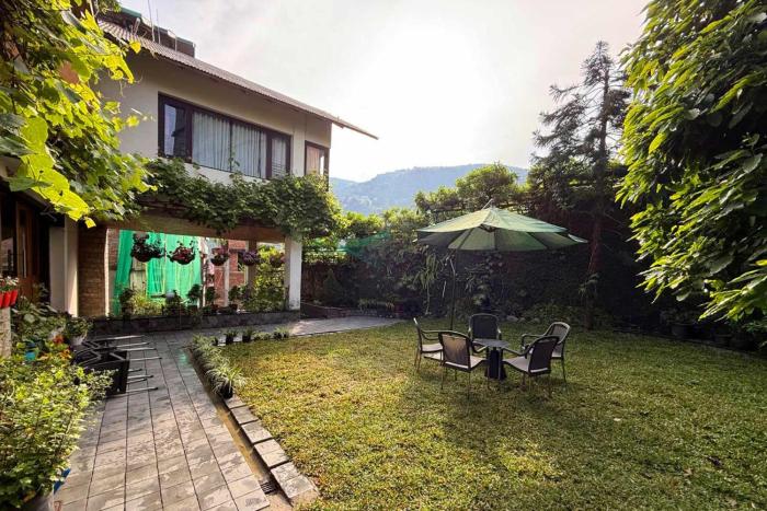 StayVista at Mimani Retreat with Wi-Fi, Heater