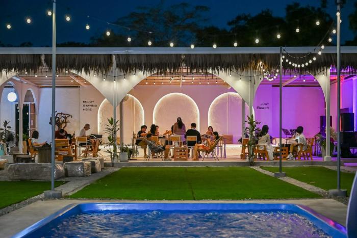 Beach House Pool Villa