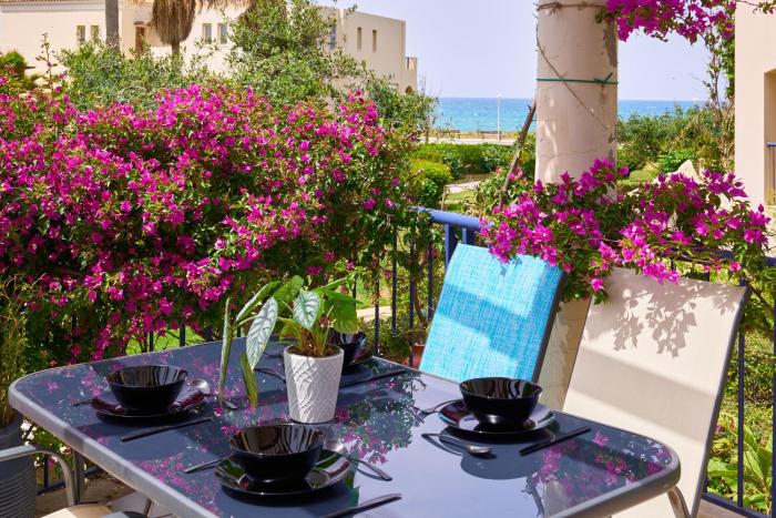 Elias 1-Bedroom Apartment on the beach with pool