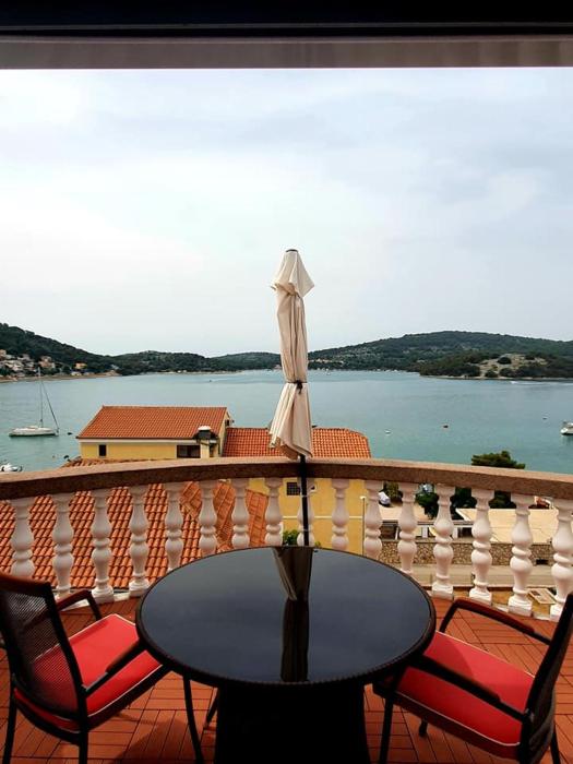 Apartments Perina Tisno