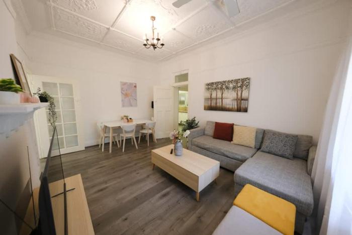 Entire 3 bedroom guest suite in Burwood