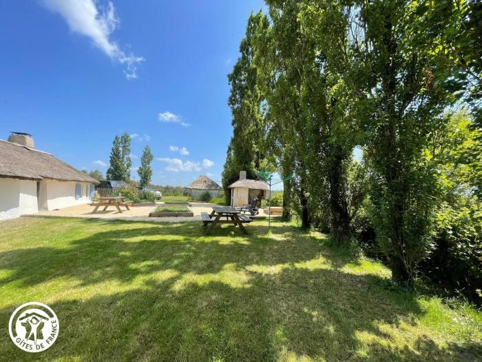 Séjour Authentique dans Bourrine Traditionnelle à Beauvoir-sur-Mer - FR-1-426-582