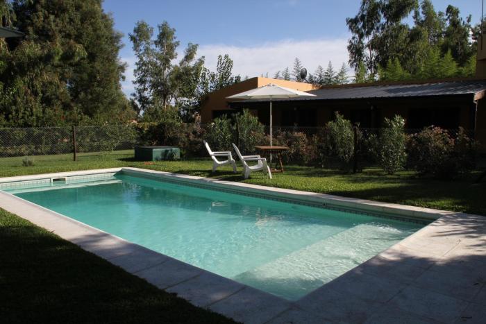 Casquinta con pileta en Chascomús